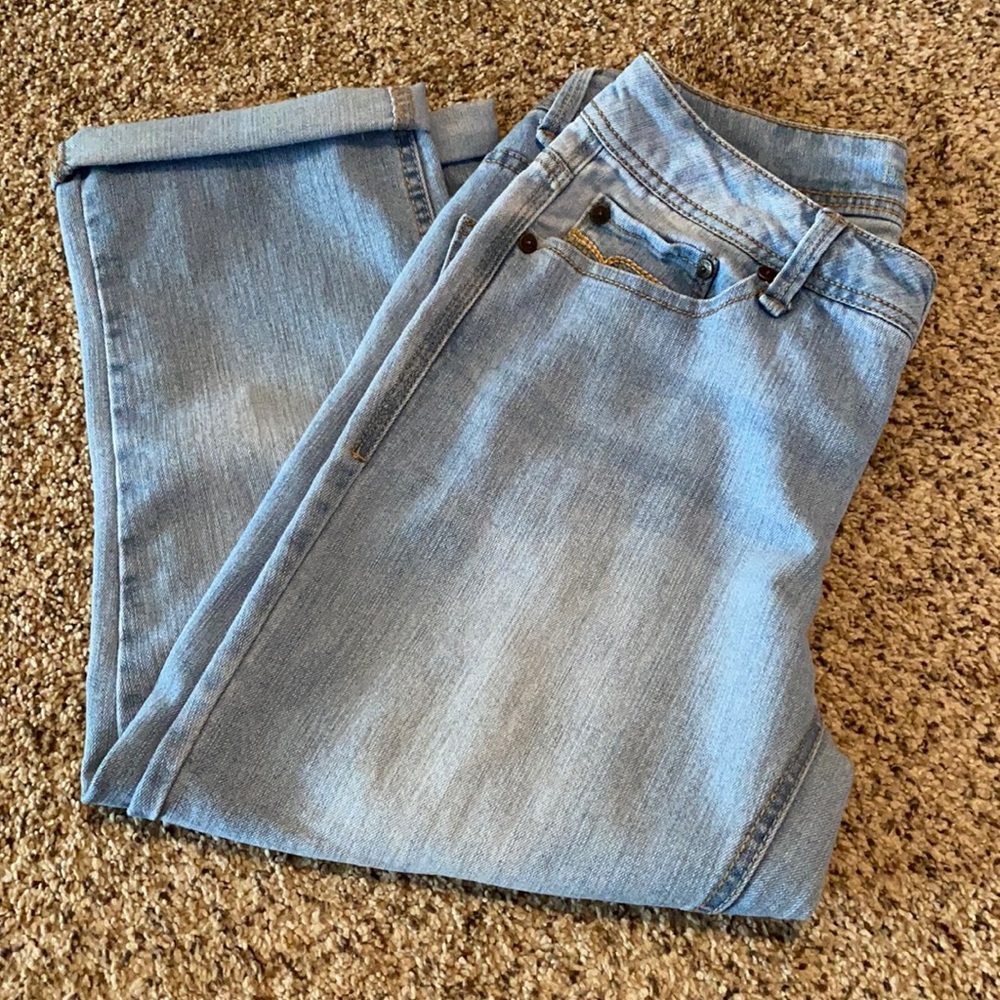 Cuffed Capris Sz 6 Light Wash Denim